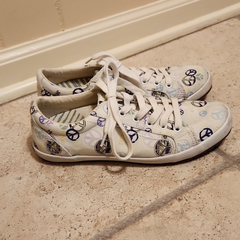 Taos "Star" Women's Sneakers w/ Peace Signs Size 7.5